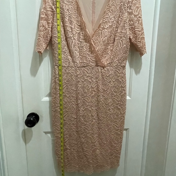 Ivanka Trump pink lace dress. - Picture 4 of 7